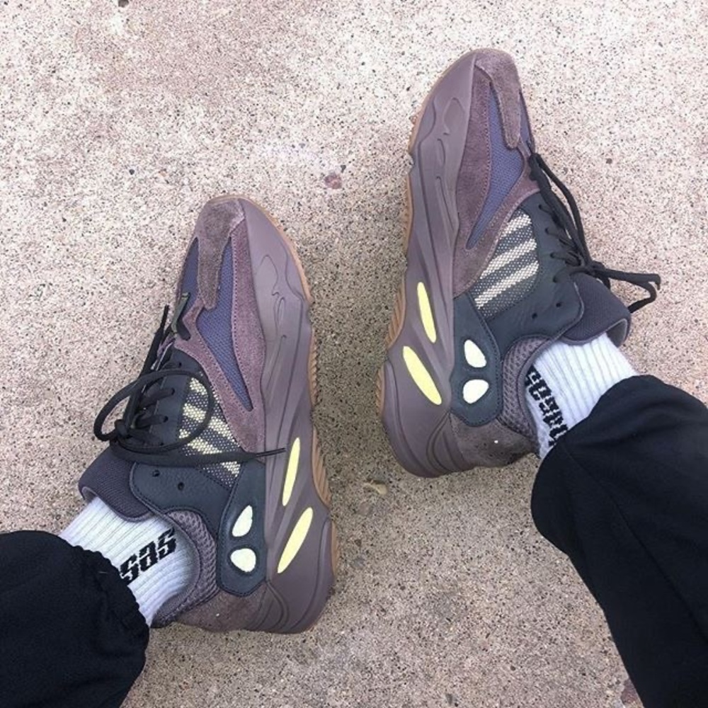 Adidas Yeezy Boost 700 Mauve Mens - Picture 2 of 7